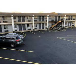 Deluxe Inn & Suites By Oyo Miami Ok